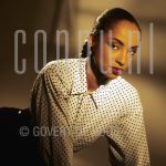 06-07-1984 Sade at studio in Amsterdam.

[keywords]Posed, Half Length, Eyecontact[/keywords]